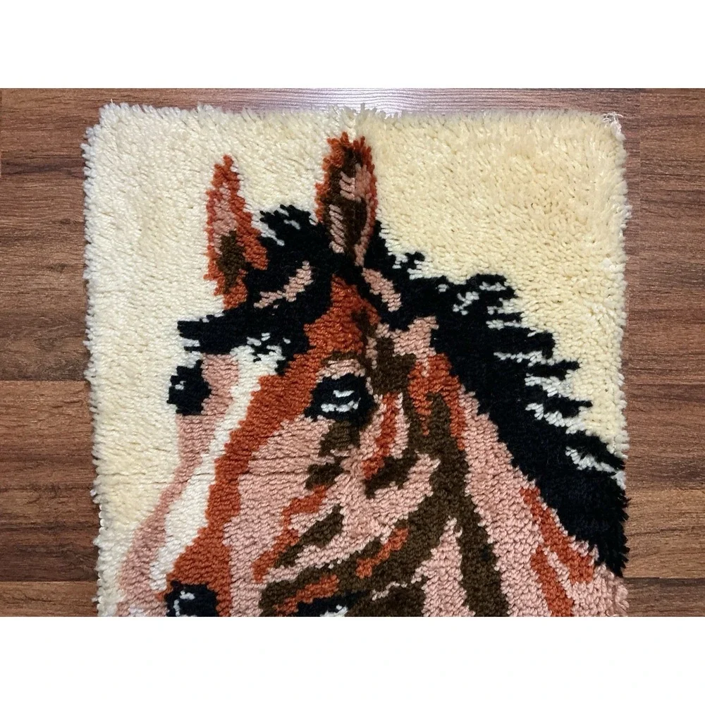 Vintage 1970s CHAMPION Horse Latch Hook Rug Wall Hanging 27